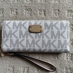 Michael Kors Leather Continental Wristlet